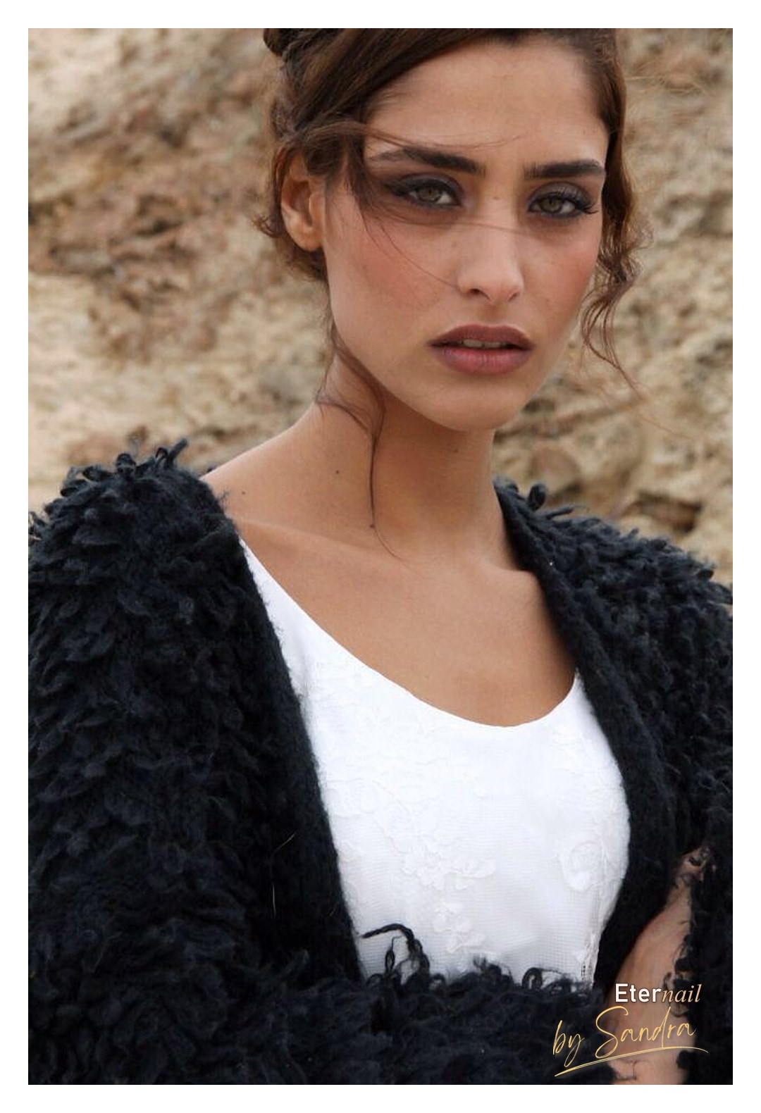 Evening smoky-eye makeup look