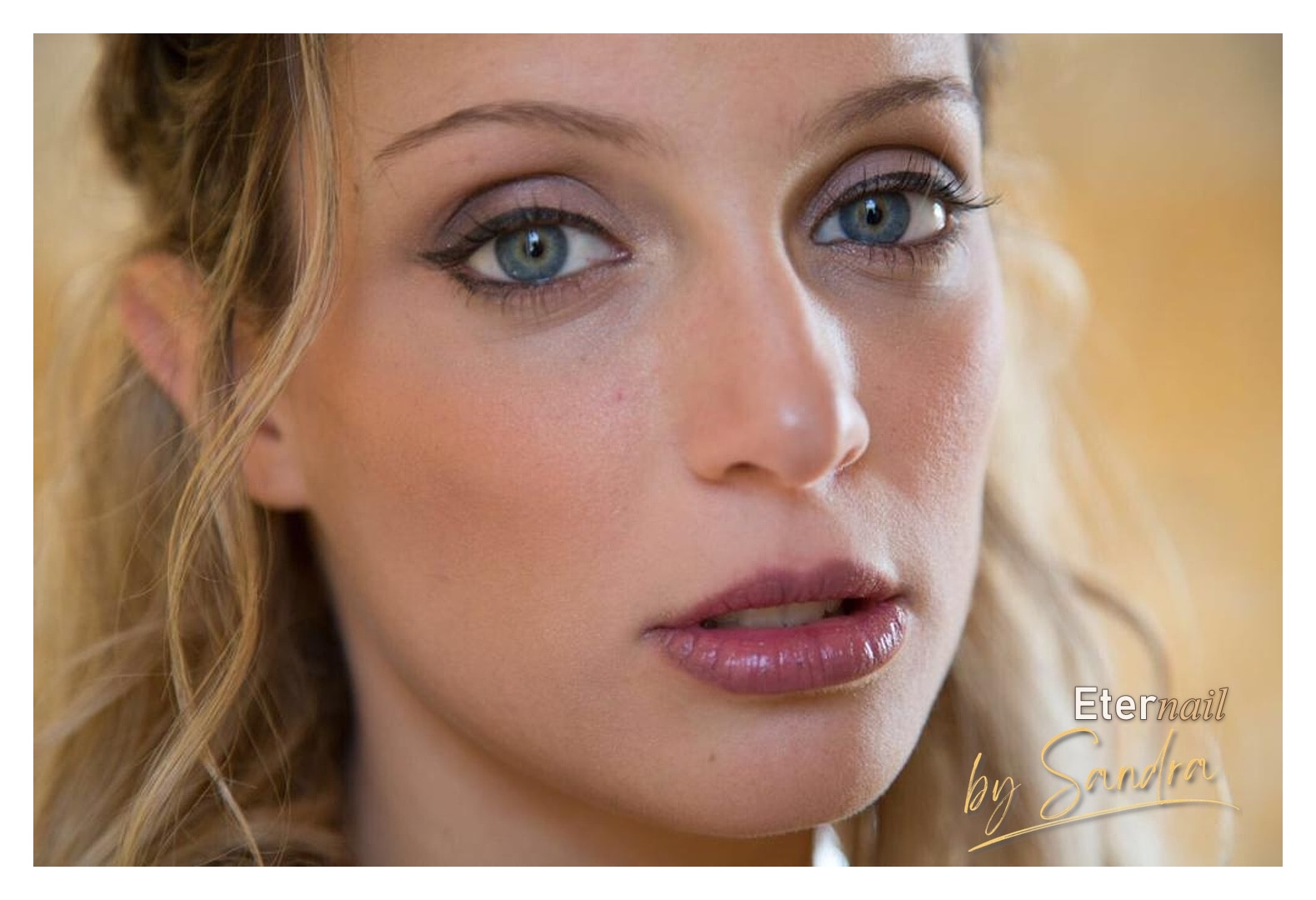 Soft lavender eye makeup with winged liner